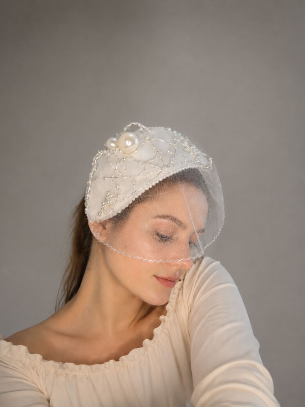Gleamy Web Half Hat Veilette